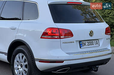 Позашляховик / Кросовер Volkswagen Touareg 2014 в 