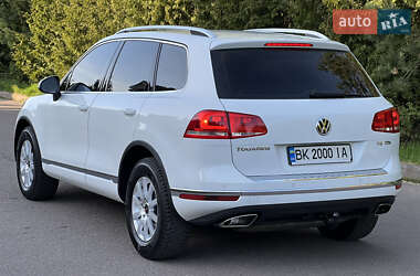 Позашляховик / Кросовер Volkswagen Touareg 2014 в 