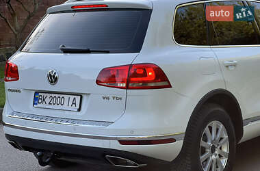 Позашляховик / Кросовер Volkswagen Touareg 2014 в 