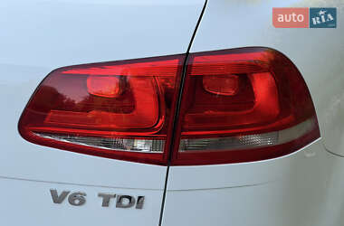 Позашляховик / Кросовер Volkswagen Touareg 2014 в 