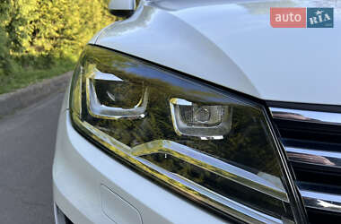 Позашляховик / Кросовер Volkswagen Touareg 2014 в 