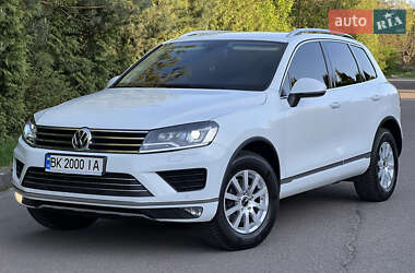 Позашляховик / Кросовер Volkswagen Touareg 2014 в 