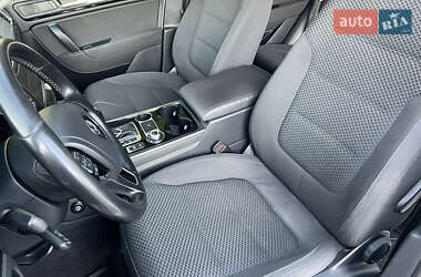 Позашляховик / Кросовер Volkswagen Touareg 2014 в 