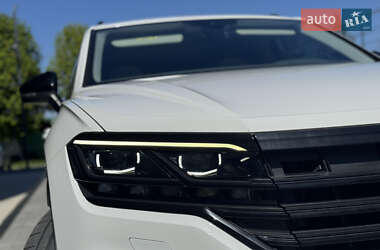 Позашляховик / Кросовер Volkswagen Touareg 2019 в 