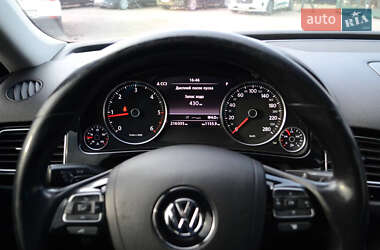 Внедорожник / Кроссовер Volkswagen Touareg 2010 в 