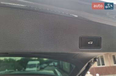 Внедорожник / Кроссовер Volkswagen Touareg 2012 в 