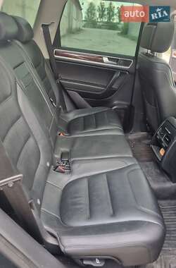 Внедорожник / Кроссовер Volkswagen Touareg 2012 в 