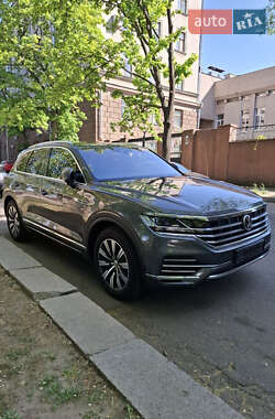 Внедорожник / Кроссовер Volkswagen Touareg 2019 в 
