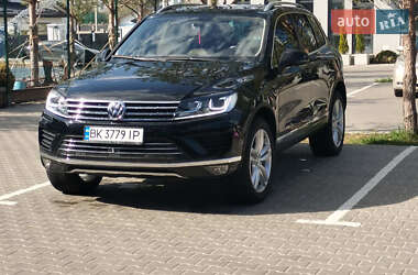 Внедорожник / Кроссовер Volkswagen Touareg 2014 в 