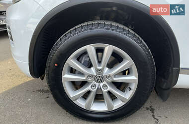 Внедорожник / Кроссовер Volkswagen Touareg 2013 в 