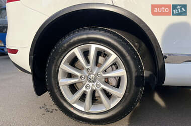 Внедорожник / Кроссовер Volkswagen Touareg 2013 в 