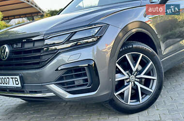 Позашляховик / Кросовер Volkswagen Touareg 2020 в 
