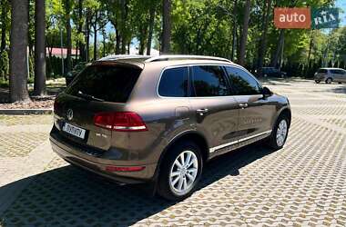 Позашляховик / Кросовер Volkswagen Touareg 2013 в 