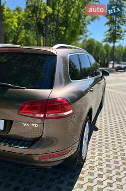 Позашляховик / Кросовер Volkswagen Touareg 2013 в 