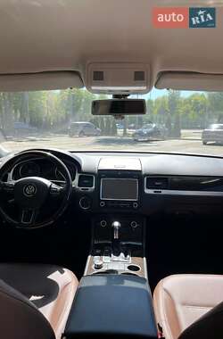 Позашляховик / Кросовер Volkswagen Touareg 2013 в 