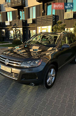 Позашляховик / Кросовер Volkswagen Touareg 2010 в 