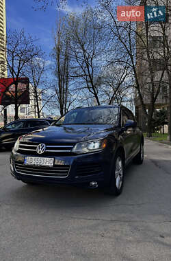 Внедорожник / Кроссовер Volkswagen Touareg 2012 в Киеве
