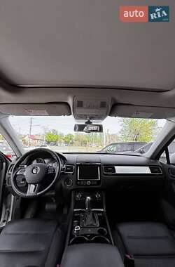 Внедорожник / Кроссовер Volkswagen Touareg 2011 в 