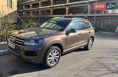 Внедорожник / Кроссовер Volkswagen Touareg 2012 в Киеве