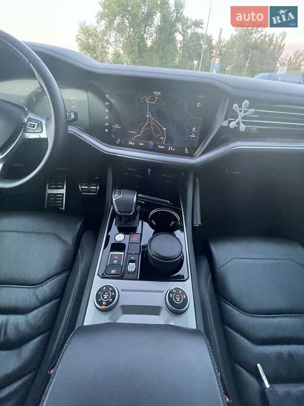 Позашляховик / Кросовер Volkswagen Touareg 2018 в Кременчуці
