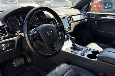 Внедорожник / Кроссовер Volkswagen Touareg 2017 в 