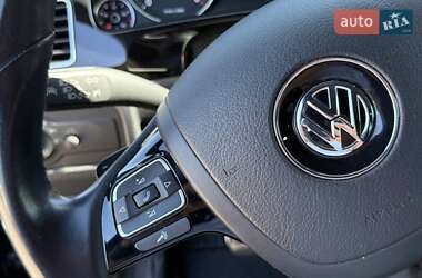 Внедорожник / Кроссовер Volkswagen Touareg 2017 в 
