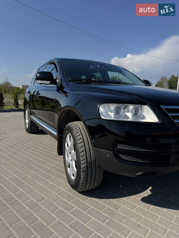 Внедорожник / Кроссовер Volkswagen Touareg 2005 в Золочеве