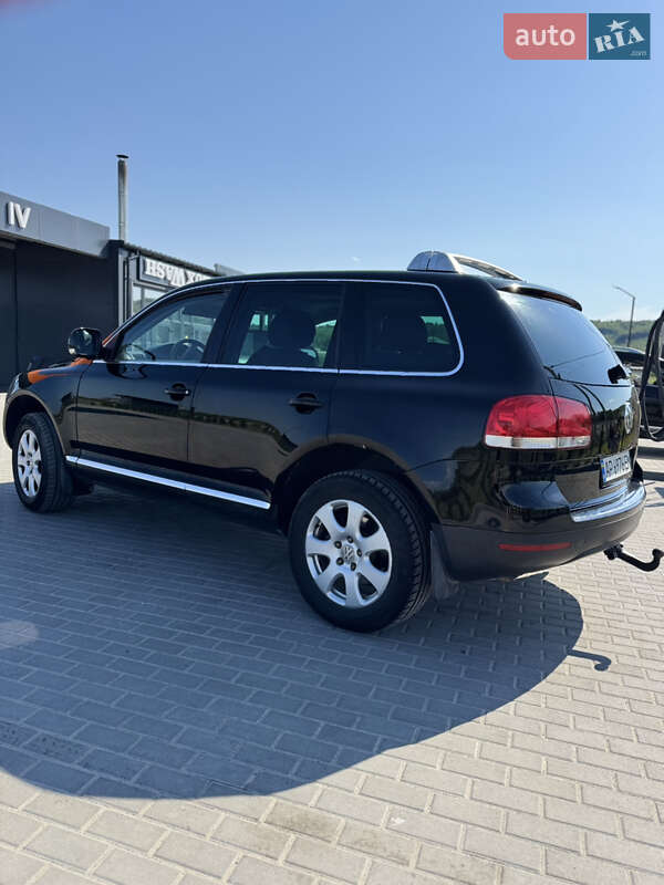Внедорожник / Кроссовер Volkswagen Touareg 2005 в Золочеве
