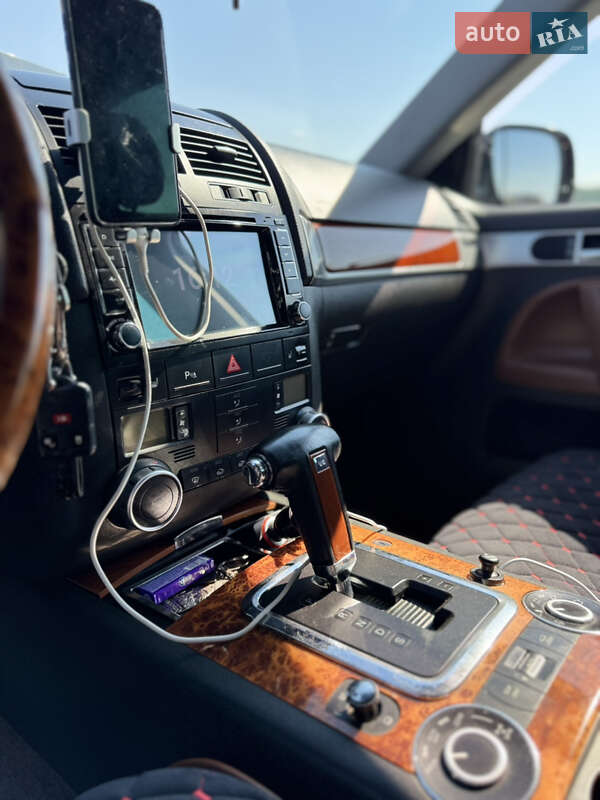 Внедорожник / Кроссовер Volkswagen Touareg 2005 в Золочеве