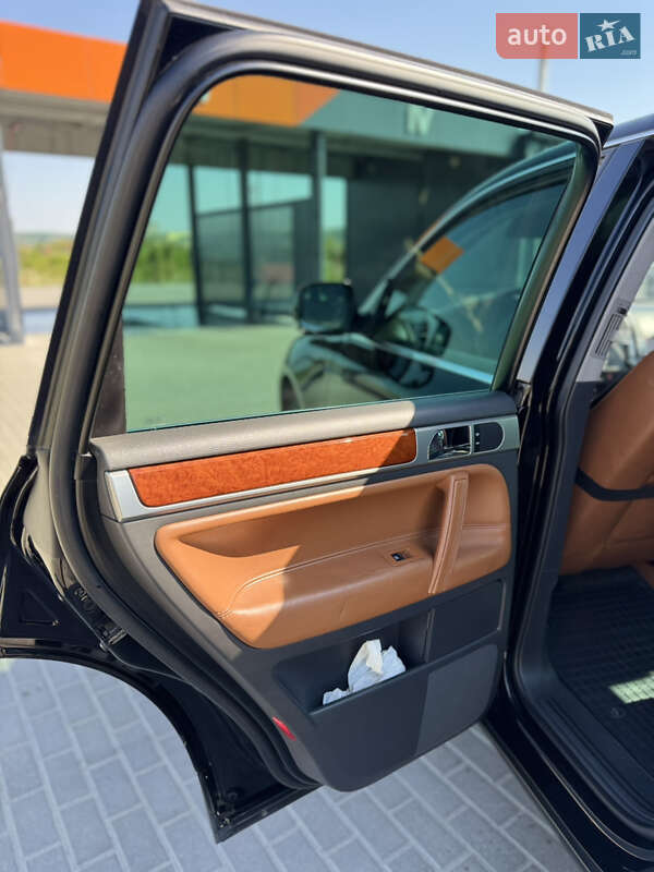 Внедорожник / Кроссовер Volkswagen Touareg 2005 в Золочеве