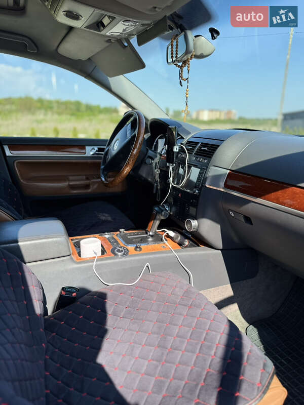 Внедорожник / Кроссовер Volkswagen Touareg 2005 в Золочеве
