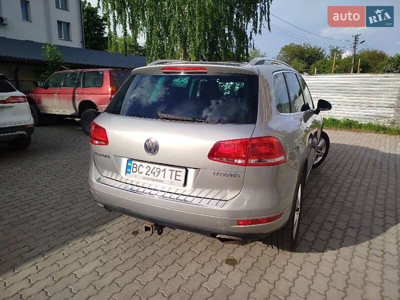 Позашляховик / Кросовер Volkswagen Touareg 2010 в Львові