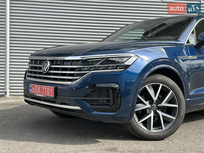 Позашляховик / Кросовер Volkswagen Touareg 2021 в Рівному