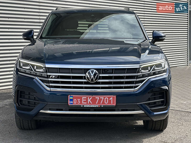 Позашляховик / Кросовер Volkswagen Touareg 2021 в Рівному