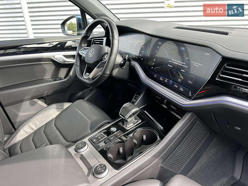 Позашляховик / Кросовер Volkswagen Touareg 2021 в Рівному