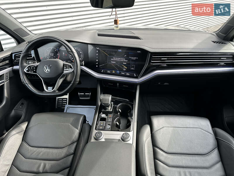 Позашляховик / Кросовер Volkswagen Touareg 2021 в Рівному