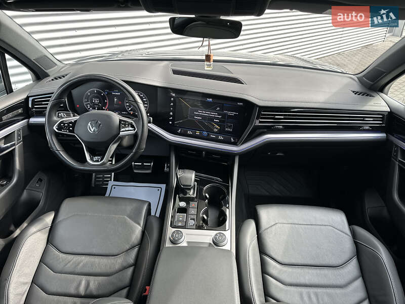 Позашляховик / Кросовер Volkswagen Touareg 2021 в Рівному