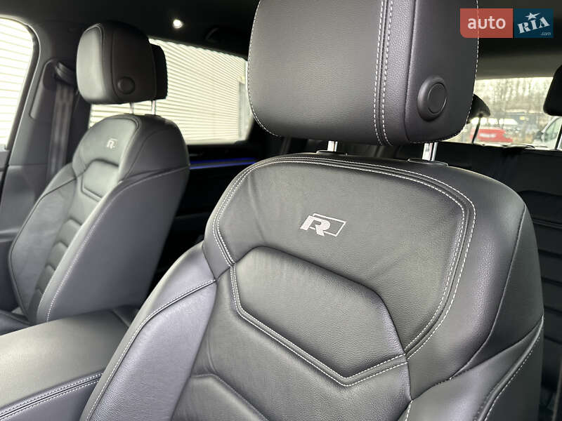 Позашляховик / Кросовер Volkswagen Touareg 2021 в Рівному