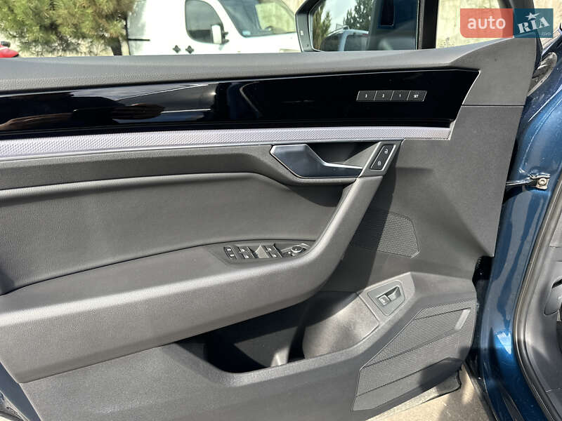 Позашляховик / Кросовер Volkswagen Touareg 2021 в Рівному