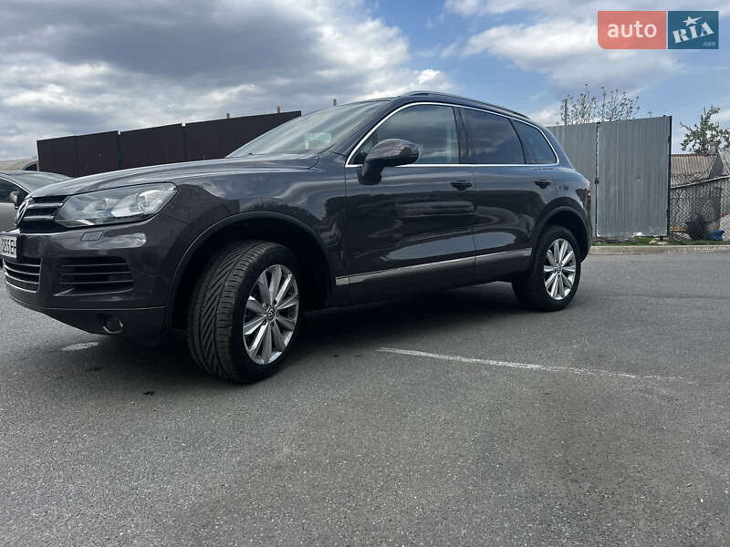 Позашляховик / Кросовер Volkswagen Touareg 2012 в Фастові