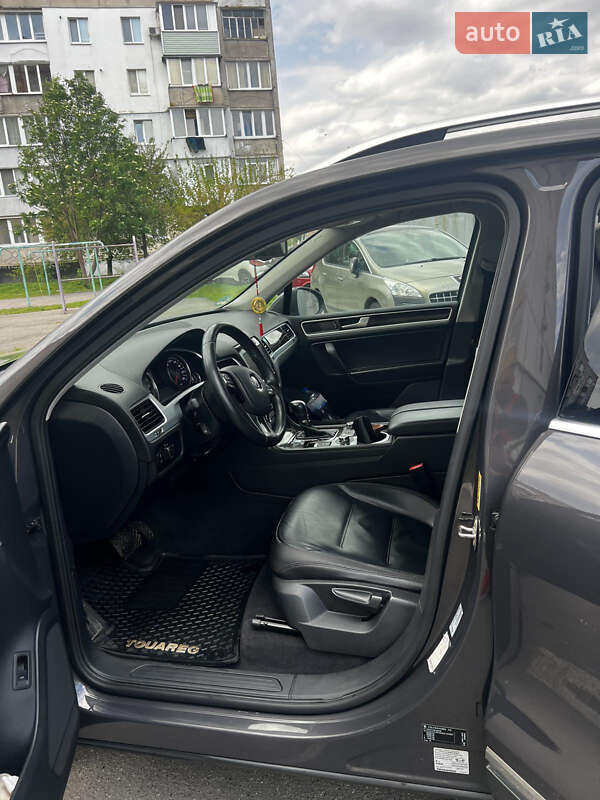 Позашляховик / Кросовер Volkswagen Touareg 2012 в Фастові