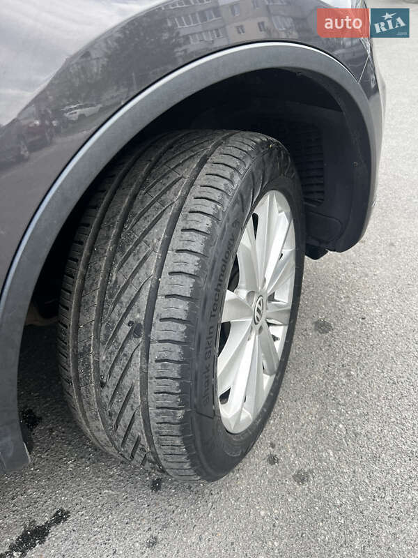 Позашляховик / Кросовер Volkswagen Touareg 2012 в Фастові