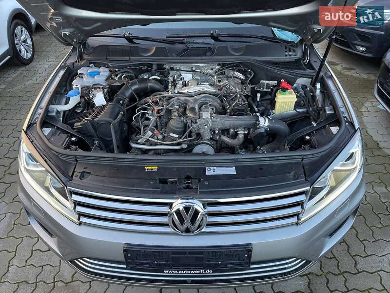 Внедорожник / Кроссовер Volkswagen Touareg 2016 в Житомире