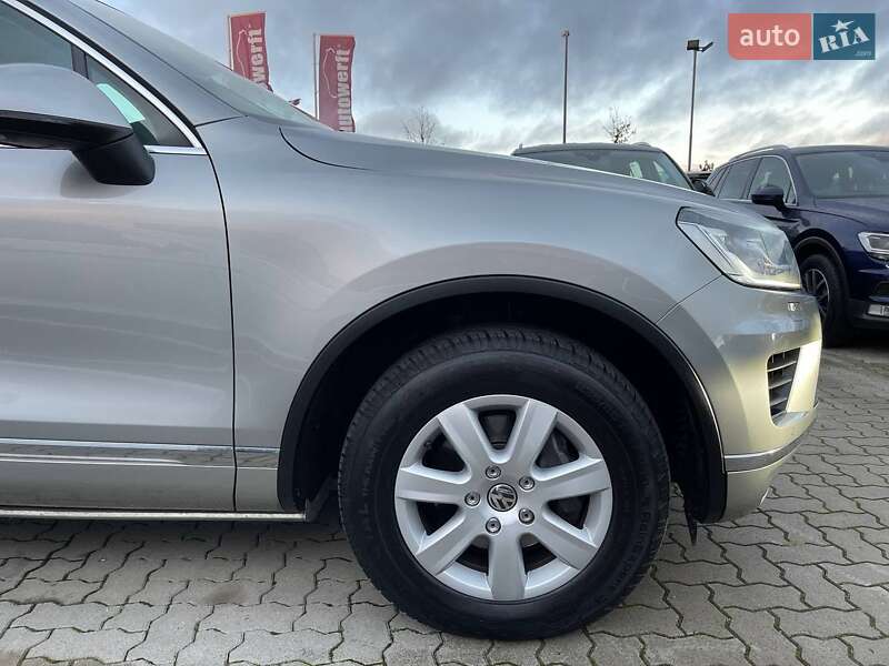 Внедорожник / Кроссовер Volkswagen Touareg 2016 в Житомире