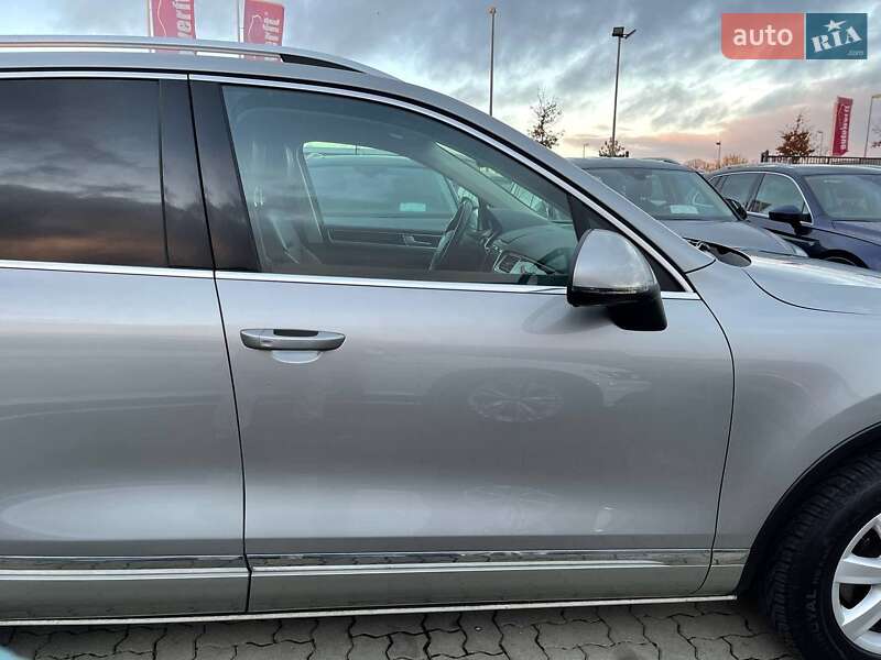 Внедорожник / Кроссовер Volkswagen Touareg 2016 в Житомире