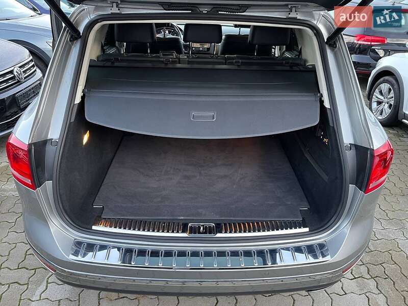 Внедорожник / Кроссовер Volkswagen Touareg 2016 в Житомире