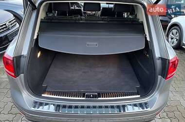 Позашляховик / Кросовер Volkswagen Touareg 2016 в 