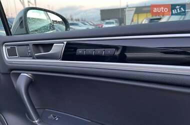 Позашляховик / Кросовер Volkswagen Touareg 2016 в 