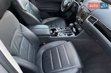 Позашляховик / Кросовер Volkswagen Touareg 2016 в 