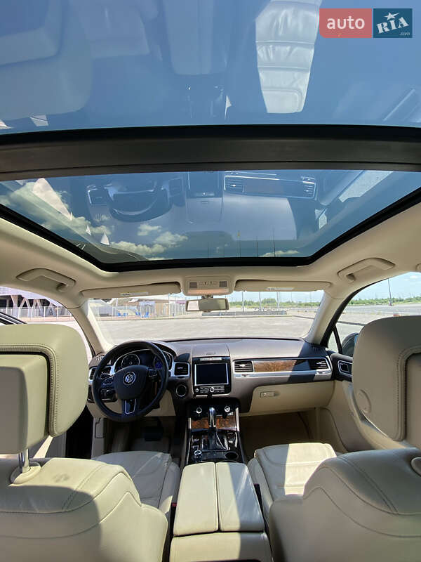 Позашляховик / Кросовер Volkswagen Touareg 2014 в Львові